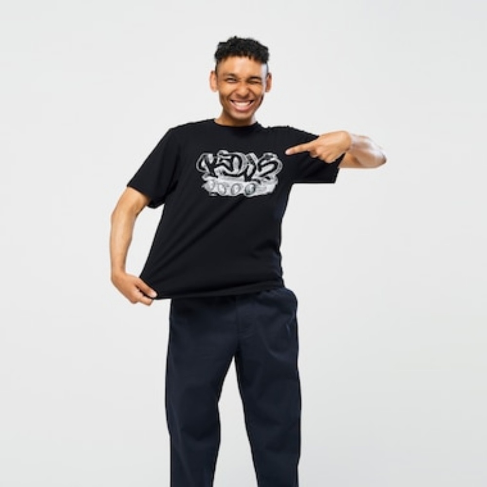 Kaws tshirt black LG